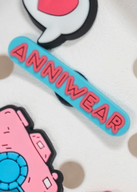 Colorful product with 'ANNIWEAR' branding on a patterned background