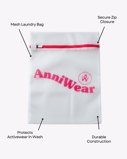 White mesh laundry bag with red zipper and 'Anniwear' branding, labeled features on a white background.